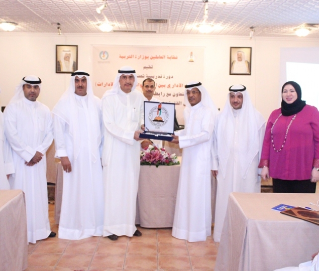 -الجانب-الاداري-بين-العملي-والنظري-في-الادارات-